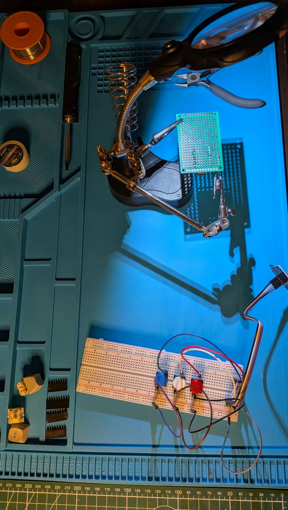 Wired display and electronics on a blue work mat